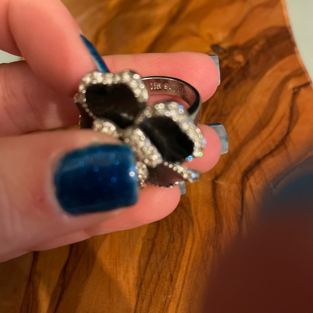 Lia Sophia Elegant Black and Silver Floral Ring - Picture 4 of 7
